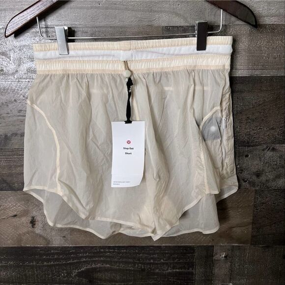 NWT Lululemon Step Out High Rise Short 8 - Picture 4 of 5